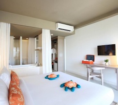 Двухместный номер Superior с видом на бассейн двуспальная кровать в Proud Phuket