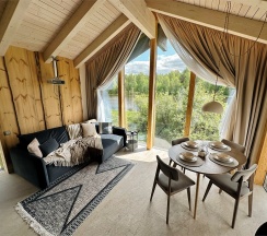 Лодж 2 с бесплатной сауной + Безлимитное посещение ЕлятыПарка в ЕлятыЛодж