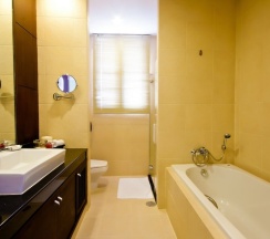 Люкс Deluxe с балконом в Grand Asoke Suites Boutique Residence