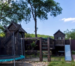 Домик в лесу в Villa la vita