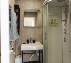 Happy House в The Les