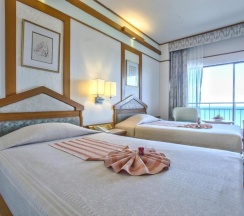Двухместный номер Superior с видом на море двуспальная кровать в Asia Cha Am Hotel