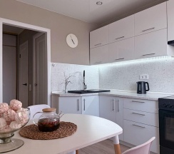 2-комнатные апартаменты, 51 м², 9 этаж в Primavera TYT-YЮT (Примавера ТУТ-УЮТ) на улице Дзержинского 44