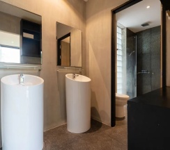 Вилла с 2 комнатами с балконом и с видом на горы в Design Duplex P10 in Natural Park Resort