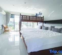 Четырёхместный номер Deluxe в Baba House Phuket Hotel