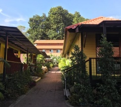 Двухместное бунгало с видом на сад двуспальная кровать в Ricci House Resort