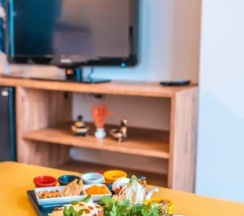 Апартаменты Comfort в Voswos Garage Coffee & Hotel