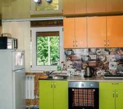 Студия с балконом и с красивым видом из окна в Манжерок