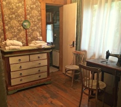 Трехкомнатный люкс с верандой и красивым видом из окна в Чеховская дача