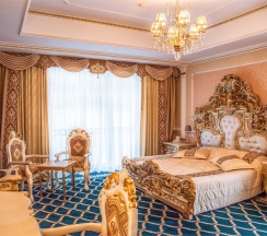 Президентский двухкомнатный люкс с балконом и видом на море в Grand Palace