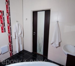 Номер полулюкс с 1 двуспальной кроватью в Пятерочка-люкс