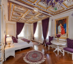 Двухместный люкс Mansion Premium с видом на море двуспальная кровать в Отель Seven Hills Palace
