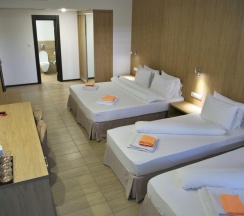 4-местный номер полулюкс с патио в Браво