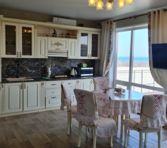 Вилла с балконом и с красивым видом из окна в Гостевой дом