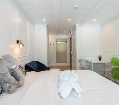 Люкс с балконом в White Ivory Bed & Breakfast