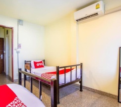Двухместный номер Standard 2 отдельные кровати в OYO 928 Leaf Hostel