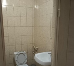 Кровать в общем номере с 2 двухъярусными кроватями на 2 этаже (общие удобства) в База Комфорт Плюс