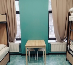 Кровать  в мужском шестиместном номере в Танский