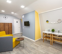 Кровать в общем номере в Море