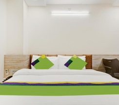 Двухместный номер Deluxe двуспальная кровать в Treebo Paras Raj Near City Palace