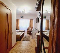 4-местный номер комфорт семейный в Золотой Лев