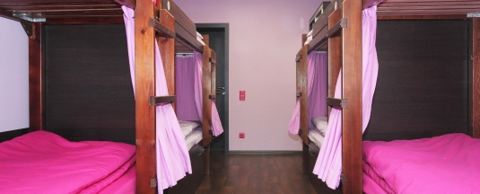 Кровать в общем 8-местном номере для женщин в City hostel