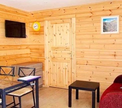 Четырёхместный коттедж с красивым видом из окна в Аврора Country House