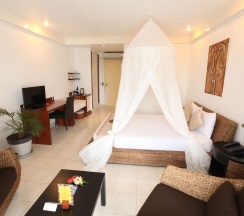 Номер Superior с балконом в The Melanesian Port Vila Hotel