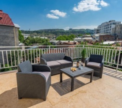 Двухместный номер Standard с видом на город двуспальная кровать в Imperial House Hotel