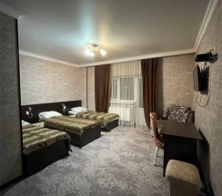 Трёхместный номер Standard с балконом и с видом на горы в Premier Azau