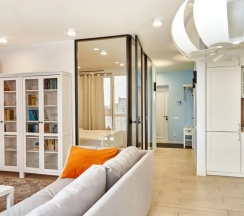 Двухместный люкс двуспальная кровать в Апартаменты Румер в современном жилом комплексе у ТЦ Дана Молл