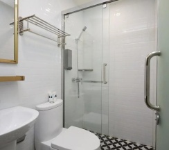 Кровать в общем номере (мужской номер) (общая ванная комната) в Meego Qingwen Hotel