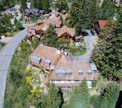 Коттедж с 4 комнатами в Juniper Ridge 16 5000 sq ft, Grand Chateau at Eagle, Expansive Mountain Views by RedAwning