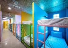 Кровать в общем номере двуспальная кровать в myPatong GuestHouse-Hostel