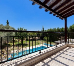 Вилла Superior с 3 комнатами с видом на бассейн в Aphrodite Hills Residences Superior Villas