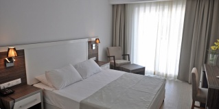 Битез: Отель Club Shark Hotel