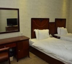 Люкс Deluxe с 2 комнатами 2 отдельные кровати в Astoria Baku