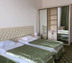 Люкс трехкомнатный в Империал