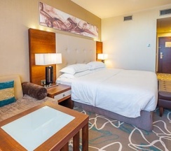 Классический номер с одной кроватью King Size (200 см Х 200 см) в Sheraton Skypoint Luxe Hotel