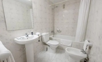 Четырёхместные апартаменты с балконом в Apartamentos California