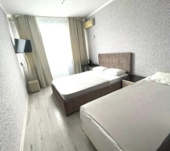 Трёхместный номер Standard с балконом в Ольга