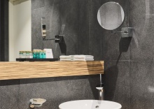 Стандарт с 1 кроватью Queen-size вид в Атриум в Hotel Indigo St. Petersburg-Tchaikovskogo