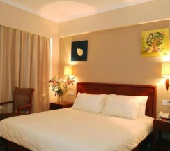 Двухместный номер Deluxe (двуспальная кровать) в GreenTree Inn Shanghai Hongqiao Airport Hotel