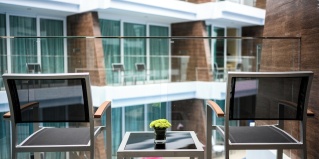 Равай: Отель The Beachfront Hotel Phuket