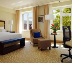 Двухместный номер Superior с видом на город двуспальная кровать в Armenia Marriott Hotel Yerevan