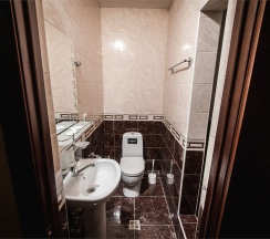 Двухместный номер с двуспальной кроватью и дополнительной кроватью в Кураж