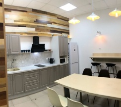 Кровать в общем 6-местном номере для мужчин и женщин в Рокет