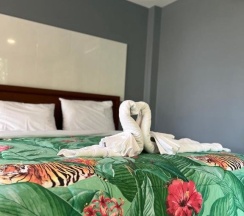 Двухместный номер Deluxe с балконом двуспальная кровать в Ton Pling Khao Lak Villa