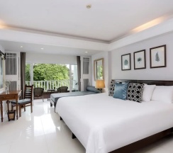 Номер Deluxe Terrace семейный Connecting с балконом в Thavorn Palm Beach Resort Phuket