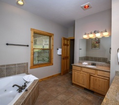 Коттедж с 5 комнатами в Marsh-Mellow Manor 5 Bedroom House
